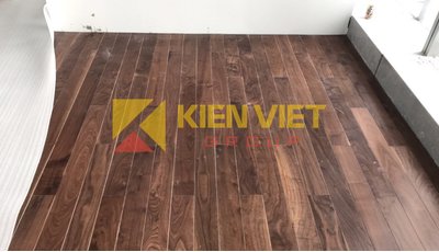 THI CÔNG SÀN GỖ ÓC CHÓ TỰ NHIÊN CHO VĂN PHÒNG NGÂN HÀNG MBBANK