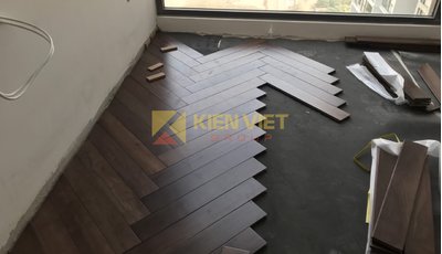 Thi công sàn gỗ tự nhiên óc chó tại Chung cư Vinhomes Skylake Phạm Hùng