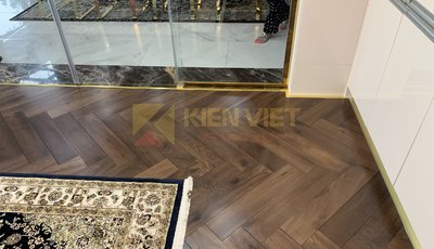Kho Kiến Việt Hoàng Mai thi công sàn gỗ tự nhiên óc chó tại Khu biệt thự Hoa Anh Đào Vinhomes Riverside