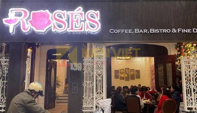 Thi công sàn nhựa, tấm ốp nan sóng tại Roses Coffee 139 Triệu Việt Vương – Hà Nội