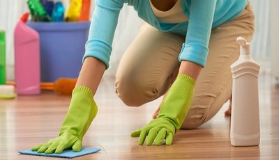 Hướng dẫn cách vệ sinh sàn nhựa đúng cách giúp sàn được bền lâu