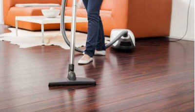 Cách lau sàn nhà gỗ công nghiệp, tự nhiên đẹp như mới