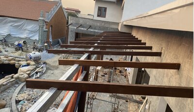 Các công tác chuẩn bị thi công hạng mục mái hiên công trình tại Hà Nam